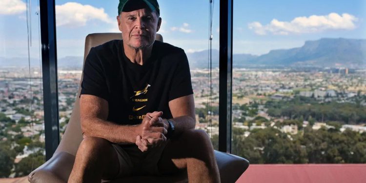 Rassie Erasmus a corazón abierto: de su fobia a las frutas al “caos” con World Rugby